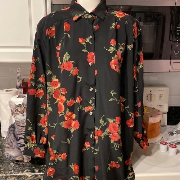 D womens Maggie Sweet long sleeve button front floral plus size blouse 1X. EUC - Picture 1 of 3